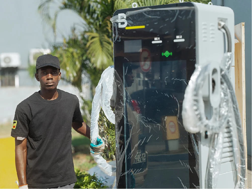 DC Charging Advertising Station in Angola2
