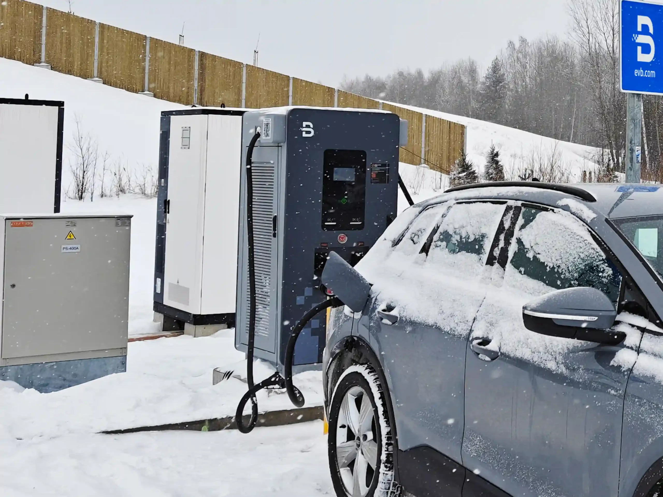 100 kW/241 kWh liquid-cooled ess 180kW DC fast charger Nordic